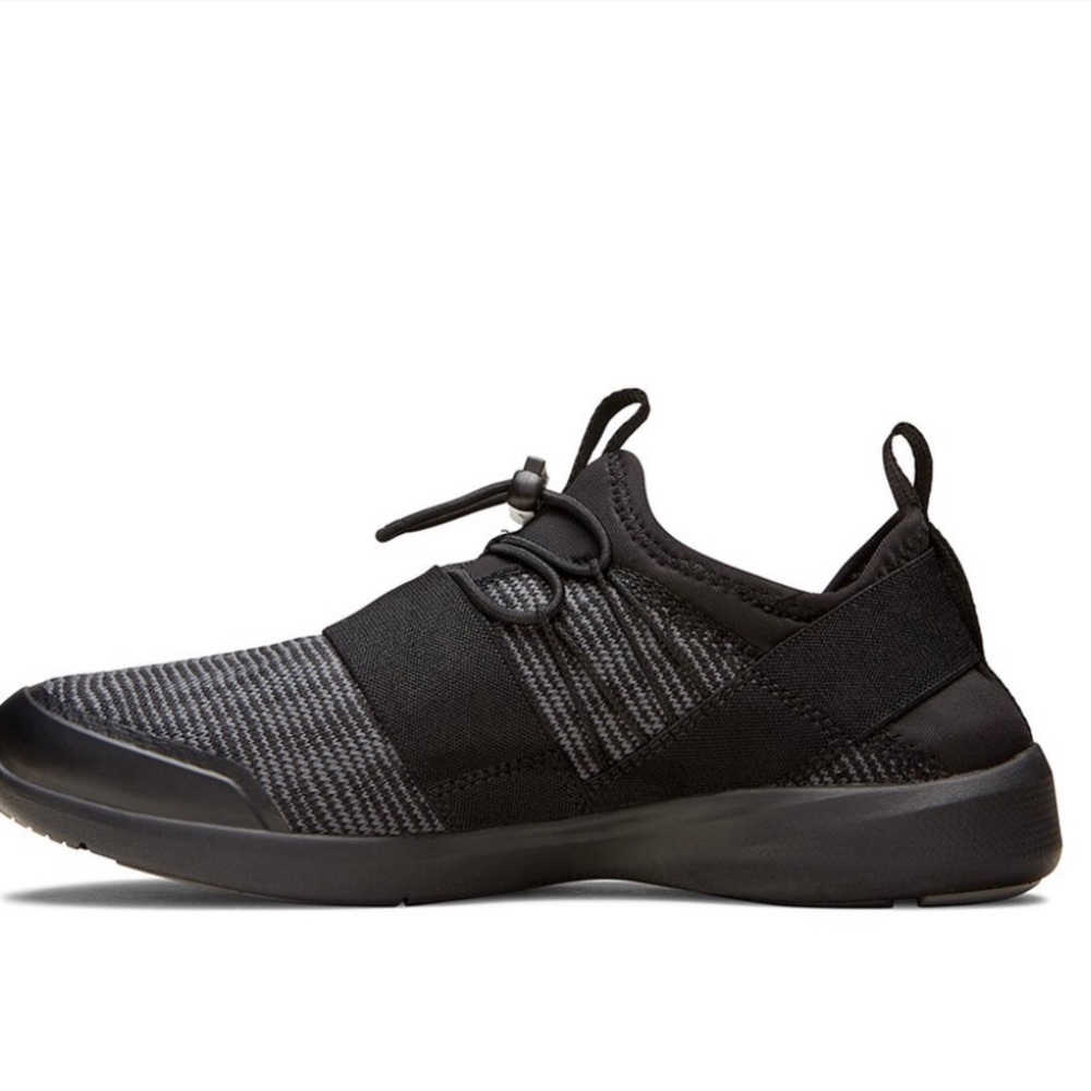 Worn twice. Vionic women’s sneakers. Immaculate smoke-free home